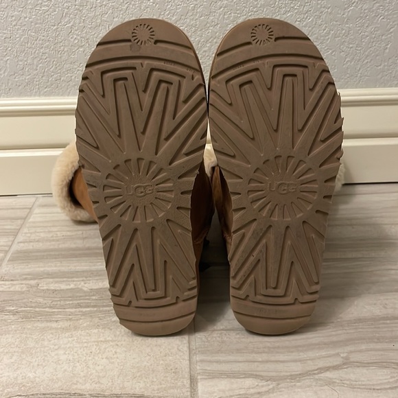 UGG Size 8 Bailey Bow Tall II Boot - Picture 5 of 6